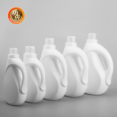 Botol plastik deterjen semi-transparan dengan tutup sekrup