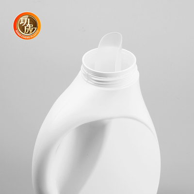 Botol plastik deterjen semi-transparan dengan tutup sekrup